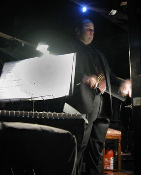 Dirigiendo "El Hombre de La Mancha", 2005.